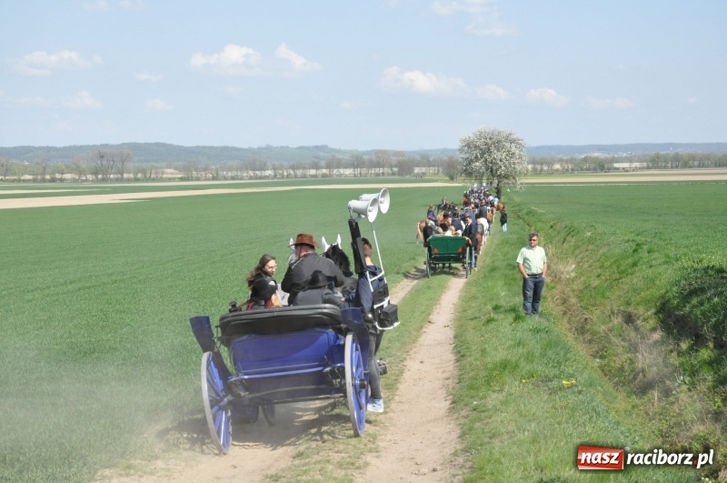 Zdjęcie w galerii na portalu naszraciborz.pl: Na procesji w Sudole biskup z Katowic oraz debiut nowego prezydenta [FOTO i WIDEO] wiadomości z regionu