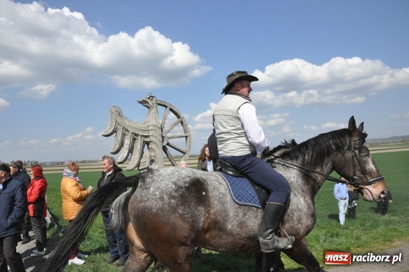 Zdjęcie w galerii na portalu naszraciborz.pl: Na procesji w Sudole biskup z Katowic oraz debiut nowego prezydenta [FOTO i WIDEO] wiadomości z regionu