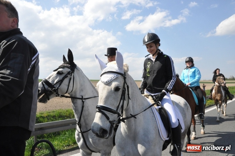 Zdjęcie w galerii na portalu naszraciborz.pl: Na procesji w Sudole biskup z Katowic oraz debiut nowego prezydenta [FOTO i WIDEO] wiadomości z regionu