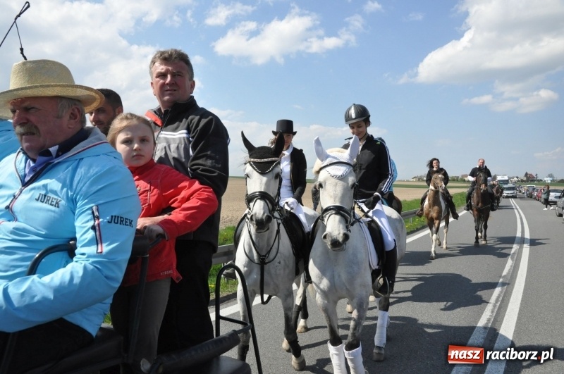 Zdjęcie w galerii na portalu naszraciborz.pl: Na procesji w Sudole biskup z Katowic oraz debiut nowego prezydenta [FOTO i WIDEO] wiadomości z regionu