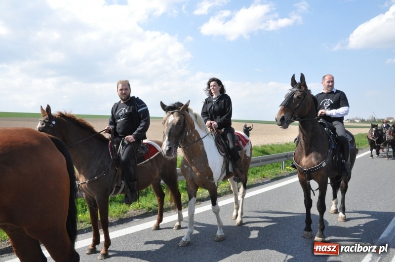 Zdjęcie w galerii na portalu naszraciborz.pl: Na procesji w Sudole biskup z Katowic oraz debiut nowego prezydenta [FOTO i WIDEO] wiadomości z regionu