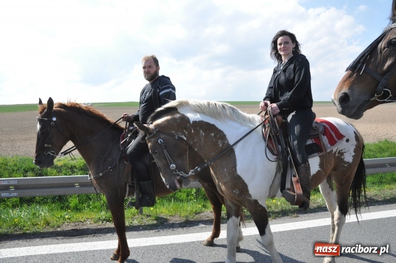 Zdjęcie w galerii na portalu naszraciborz.pl: Na procesji w Sudole biskup z Katowic oraz debiut nowego prezydenta [FOTO i WIDEO] wiadomości z regionu