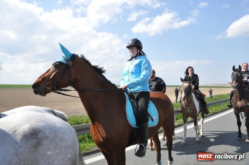 Zdjęcie w galerii na portalu naszraciborz.pl: Na procesji w Sudole biskup z Katowic oraz debiut nowego prezydenta [FOTO i WIDEO] wiadomości z regionu