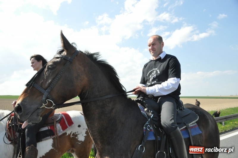 Zdjęcie w galerii na portalu naszraciborz.pl: Na procesji w Sudole biskup z Katowic oraz debiut nowego prezydenta [FOTO i WIDEO] wiadomości z regionu