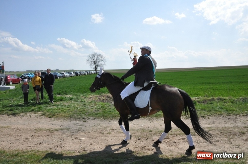 Zdjęcie w galerii na portalu naszraciborz.pl: Na procesji w Sudole biskup z Katowic oraz debiut nowego prezydenta [FOTO i WIDEO] wiadomości z regionu