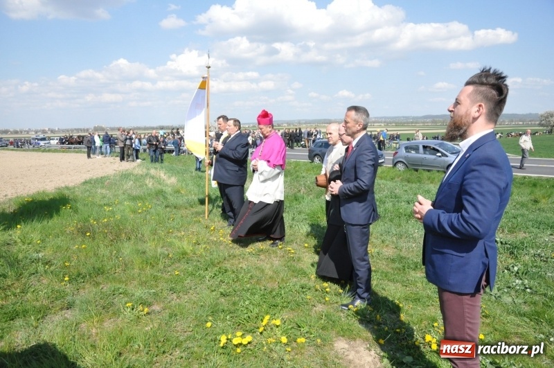 Zdjęcie w galerii na portalu naszraciborz.pl: Na procesji w Sudole biskup z Katowic oraz debiut nowego prezydenta [FOTO i WIDEO] wiadomości z regionu
