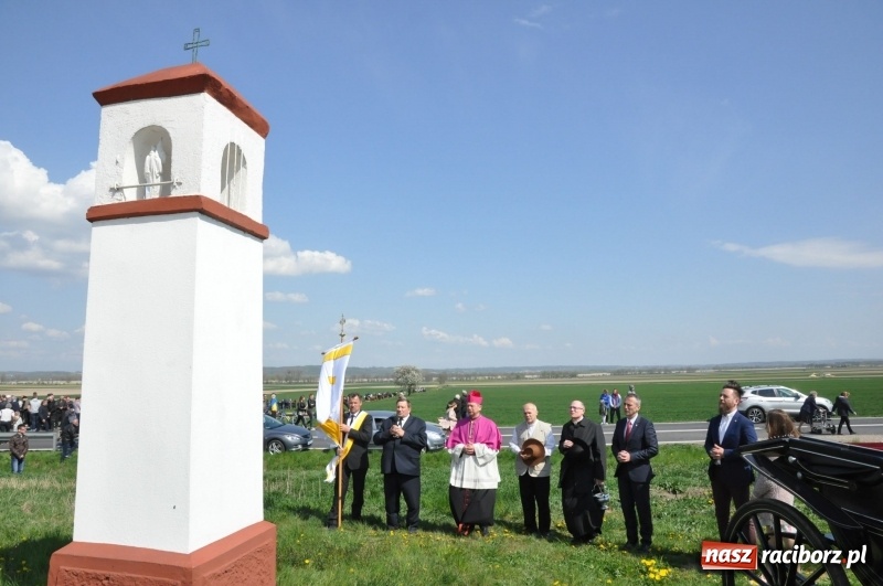 Zdjęcie w galerii na portalu naszraciborz.pl: Na procesji w Sudole biskup z Katowic oraz debiut nowego prezydenta [FOTO i WIDEO] wiadomości z regionu
