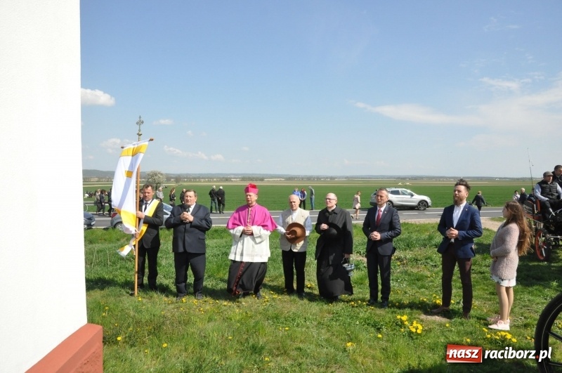 Zdjęcie w galerii na portalu naszraciborz.pl: Na procesji w Sudole biskup z Katowic oraz debiut nowego prezydenta [FOTO i WIDEO] wiadomości z regionu
