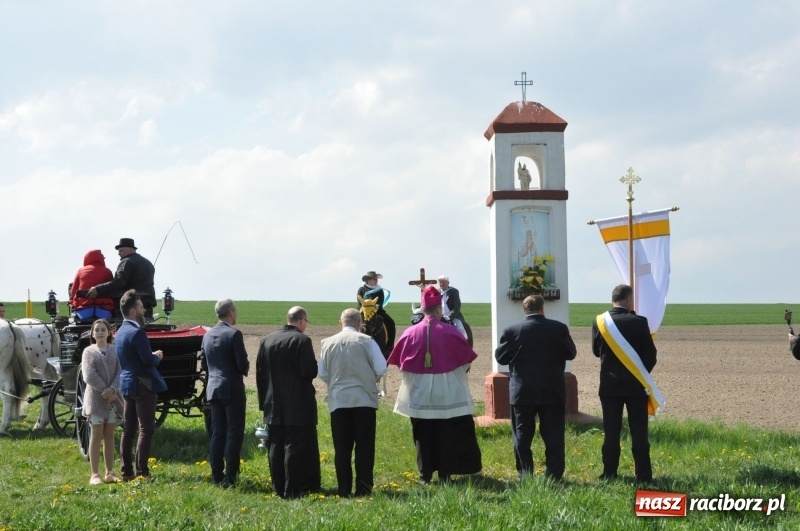 Zdjęcie w galerii na portalu naszraciborz.pl: Na procesji w Sudole biskup z Katowic oraz debiut nowego prezydenta [FOTO i WIDEO] wiadomości z regionu