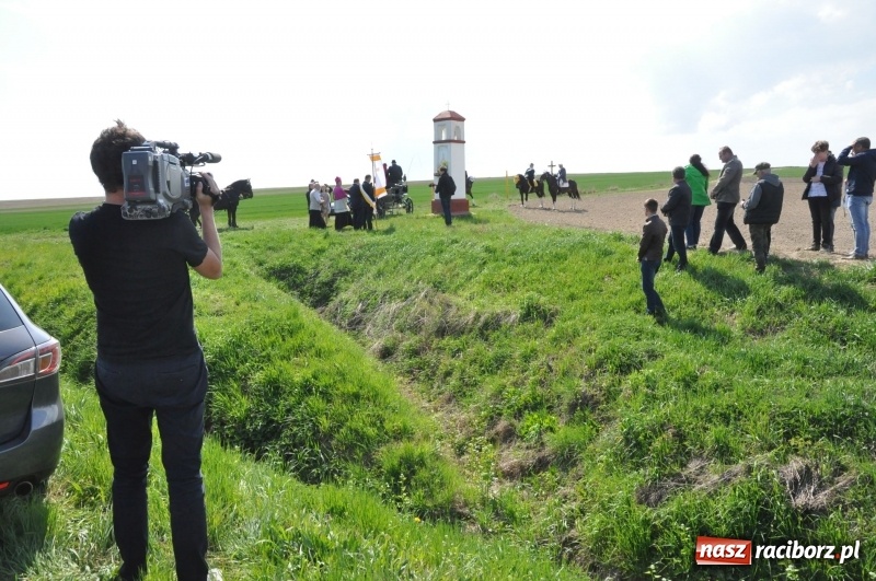 Zdjęcie w galerii na portalu naszraciborz.pl: Na procesji w Sudole biskup z Katowic oraz debiut nowego prezydenta [FOTO i WIDEO] wiadomości z regionu