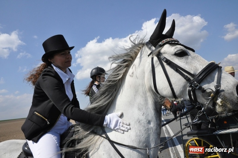 Zdjęcie w galerii na portalu naszraciborz.pl: Na procesji w Sudole biskup z Katowic oraz debiut nowego prezydenta [FOTO i WIDEO] wiadomości z regionu