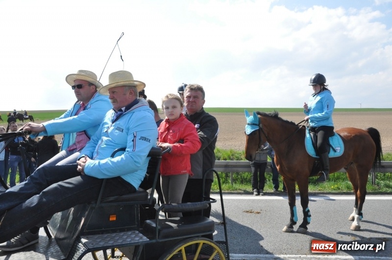 Zdjęcie w galerii na portalu naszraciborz.pl: Na procesji w Sudole biskup z Katowic oraz debiut nowego prezydenta [FOTO i WIDEO] wiadomości z regionu