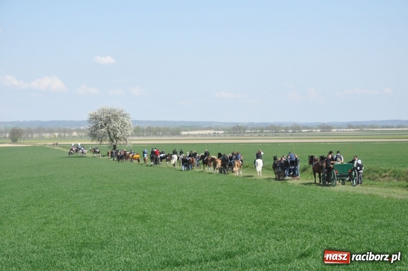 Zdjęcie w galerii na portalu naszraciborz.pl: Na procesji w Sudole biskup z Katowic oraz debiut nowego prezydenta [FOTO i WIDEO] wiadomości z regionu
