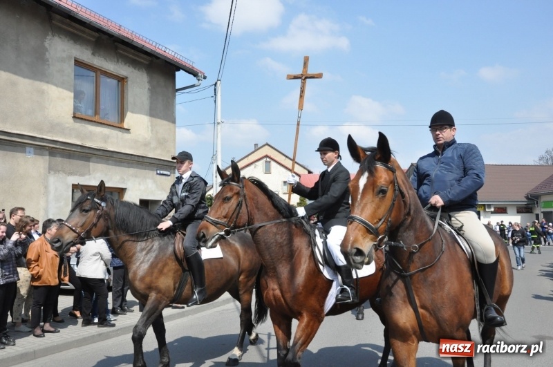 Zdjęcie w galerii na portalu naszraciborz.pl: Procesja konna w Pietrowicach Wielkich z premierem na pokładzie [FOTO i WIDEO] wiadomości z regionu