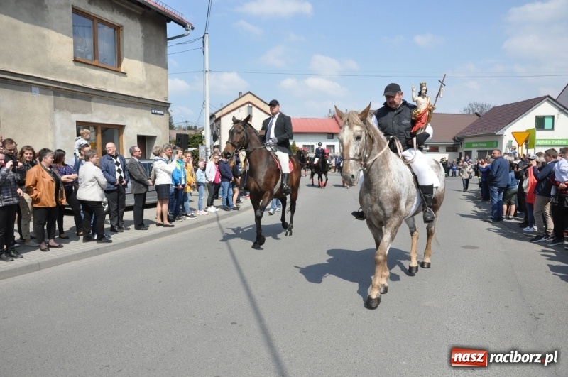 Zdjęcie w galerii na portalu naszraciborz.pl: Procesja konna w Pietrowicach Wielkich z premierem na pokładzie [FOTO i WIDEO] wiadomości z regionu