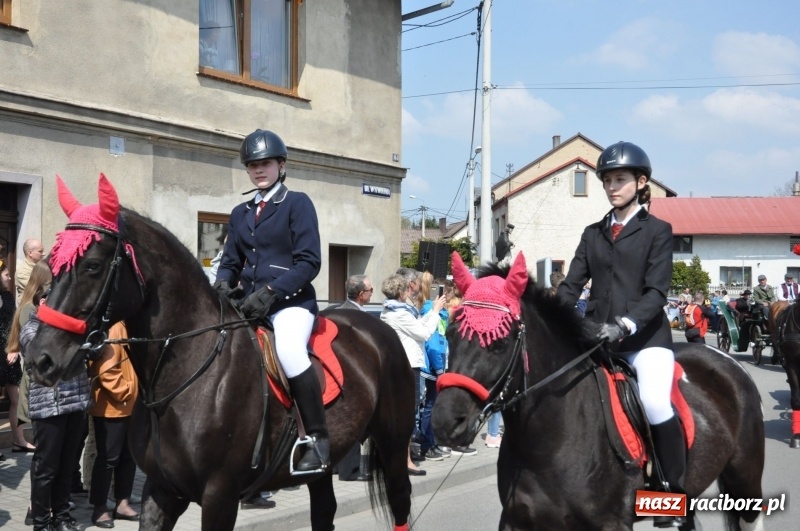 Zdjęcie w galerii na portalu naszraciborz.pl: Procesja konna w Pietrowicach Wielkich z premierem na pokładzie [FOTO i WIDEO] wiadomości z regionu
