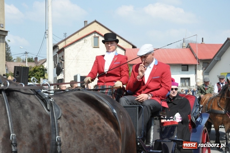 Zdjęcie w galerii na portalu naszraciborz.pl: Procesja konna w Pietrowicach Wielkich z premierem na pokładzie [FOTO i WIDEO] wiadomości z regionu