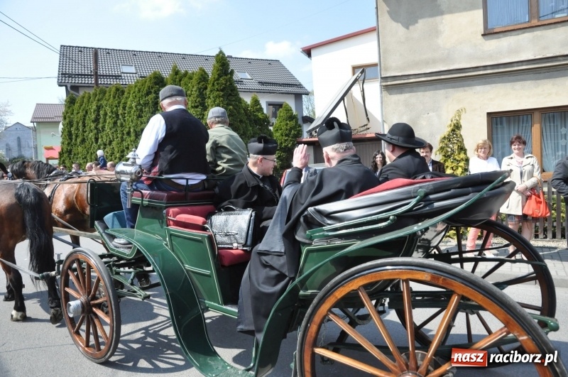 Zdjęcie w galerii na portalu naszraciborz.pl: Procesja konna w Pietrowicach Wielkich z premierem na pokładzie [FOTO i WIDEO] wiadomości z regionu