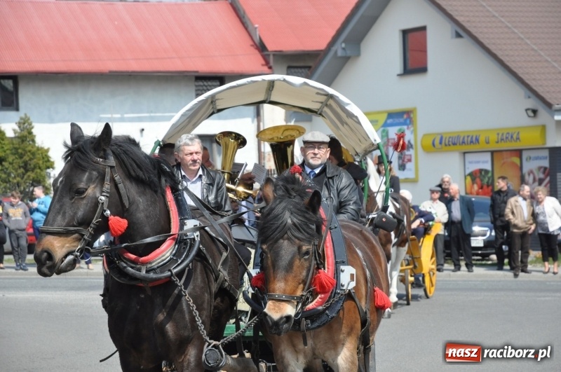 Zdjęcie w galerii na portalu naszraciborz.pl: Procesja konna w Pietrowicach Wielkich z premierem na pokładzie [FOTO i WIDEO] wiadomości z regionu