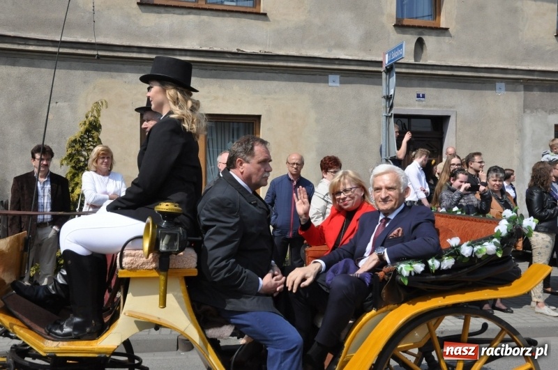 Zdjęcie w galerii na portalu naszraciborz.pl: Procesja konna w Pietrowicach Wielkich z premierem na pokładzie [FOTO i WIDEO] wiadomości z regionu