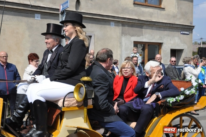 Zdjęcie w galerii na portalu naszraciborz.pl: Procesja konna w Pietrowicach Wielkich z premierem na pokładzie [FOTO i WIDEO] wiadomości z regionu