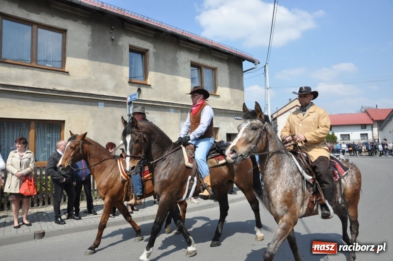 Zdjęcie w galerii na portalu naszraciborz.pl: Procesja konna w Pietrowicach Wielkich z premierem na pokładzie [FOTO i WIDEO] wiadomości z regionu