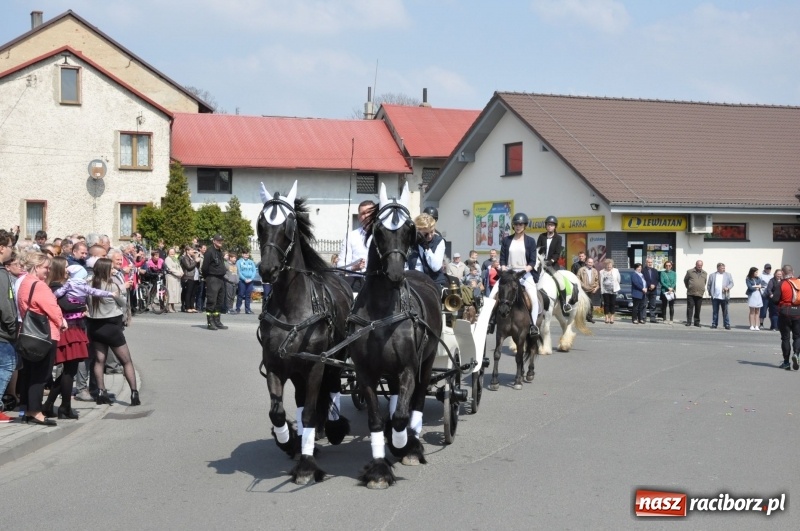 Zdjęcie w galerii na portalu naszraciborz.pl: Procesja konna w Pietrowicach Wielkich z premierem na pokładzie [FOTO i WIDEO] wiadomości z regionu