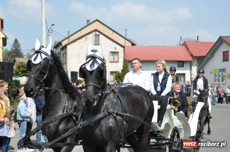 Zdjęcie w galerii na portalu naszraciborz.pl: Procesja konna w Pietrowicach Wielkich z premierem na pokładzie [FOTO i WIDEO] wiadomości z regionu