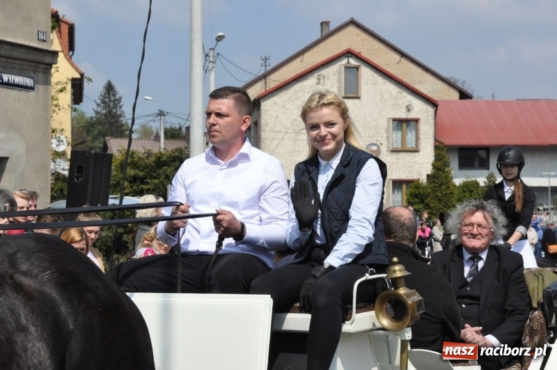 Zdjęcie w galerii na portalu naszraciborz.pl: Procesja konna w Pietrowicach Wielkich z premierem na pokładzie [FOTO i WIDEO] wiadomości z regionu