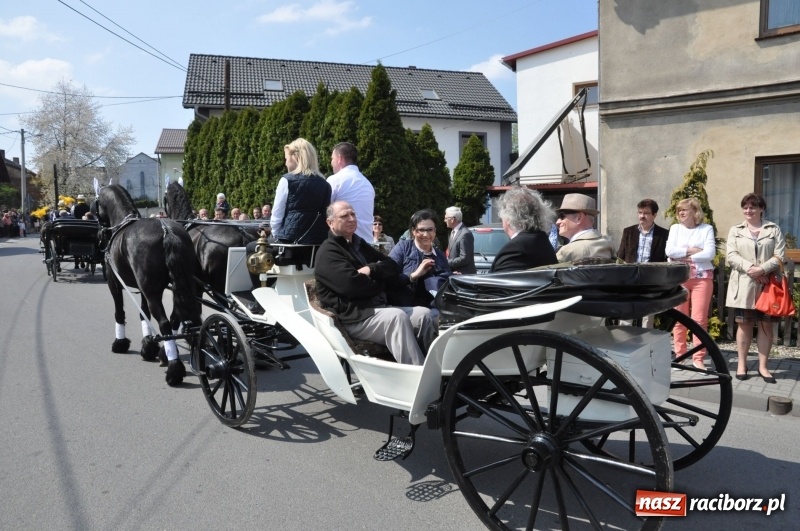 Zdjęcie w galerii na portalu naszraciborz.pl: Procesja konna w Pietrowicach Wielkich z premierem na pokładzie [FOTO i WIDEO] wiadomości z regionu