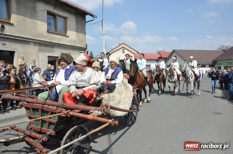 Zdjęcie w galerii na portalu naszraciborz.pl: Procesja konna w Pietrowicach Wielkich z premierem na pokładzie [FOTO i WIDEO] wiadomości z regionu