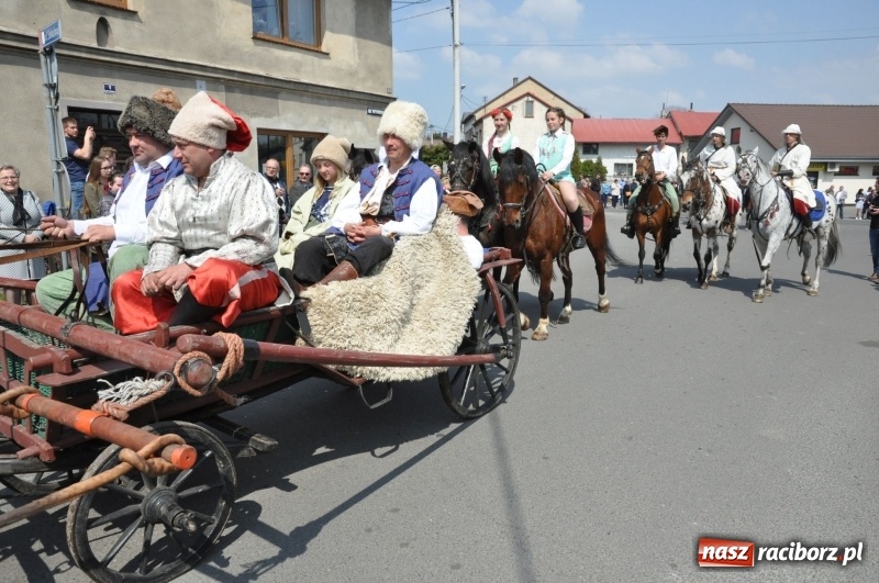 Zdjęcie w galerii na portalu naszraciborz.pl: Procesja konna w Pietrowicach Wielkich z premierem na pokładzie [FOTO i WIDEO] wiadomości z regionu