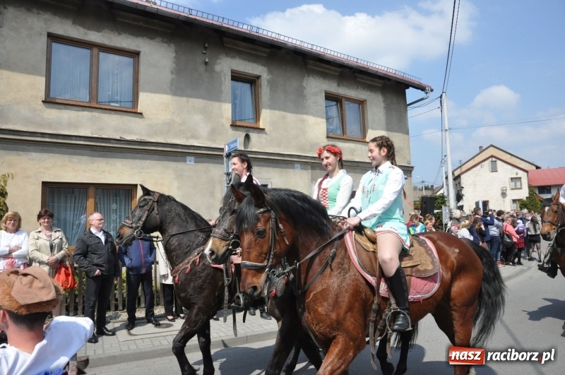 Zdjęcie w galerii na portalu naszraciborz.pl: Procesja konna w Pietrowicach Wielkich z premierem na pokładzie [FOTO i WIDEO] wiadomości z regionu