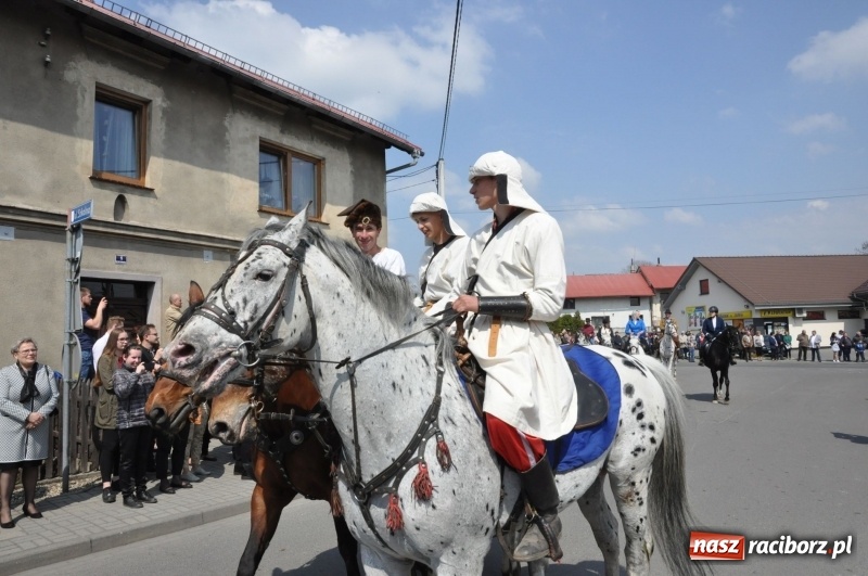 Zdjęcie w galerii na portalu naszraciborz.pl: Procesja konna w Pietrowicach Wielkich z premierem na pokładzie [FOTO i WIDEO] wiadomości z regionu
