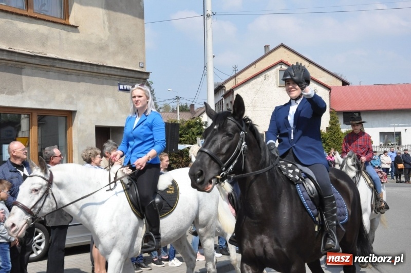 Zdjęcie w galerii na portalu naszraciborz.pl: Procesja konna w Pietrowicach Wielkich z premierem na pokładzie [FOTO i WIDEO] wiadomości z regionu
