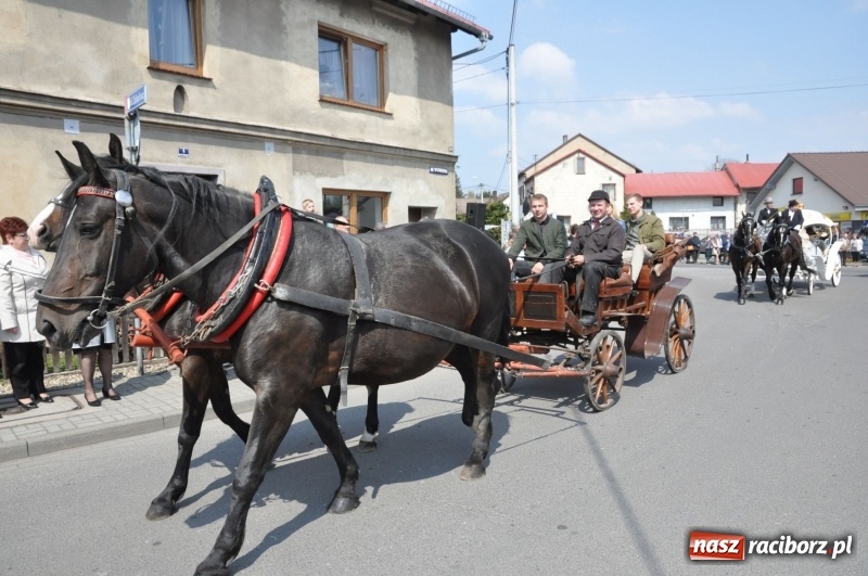 Zdjęcie w galerii na portalu naszraciborz.pl: Procesja konna w Pietrowicach Wielkich z premierem na pokładzie [FOTO i WIDEO] wiadomości z regionu