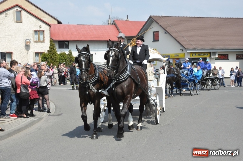 Zdjęcie w galerii na portalu naszraciborz.pl: Procesja konna w Pietrowicach Wielkich z premierem na pokładzie [FOTO i WIDEO] wiadomości z regionu