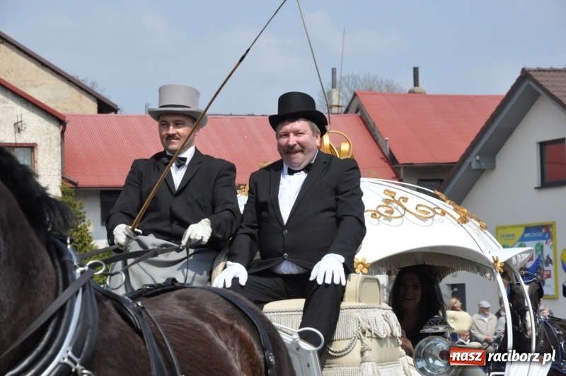 Zdjęcie w galerii na portalu naszraciborz.pl: Procesja konna w Pietrowicach Wielkich z premierem na pokładzie [FOTO i WIDEO] wiadomości z regionu