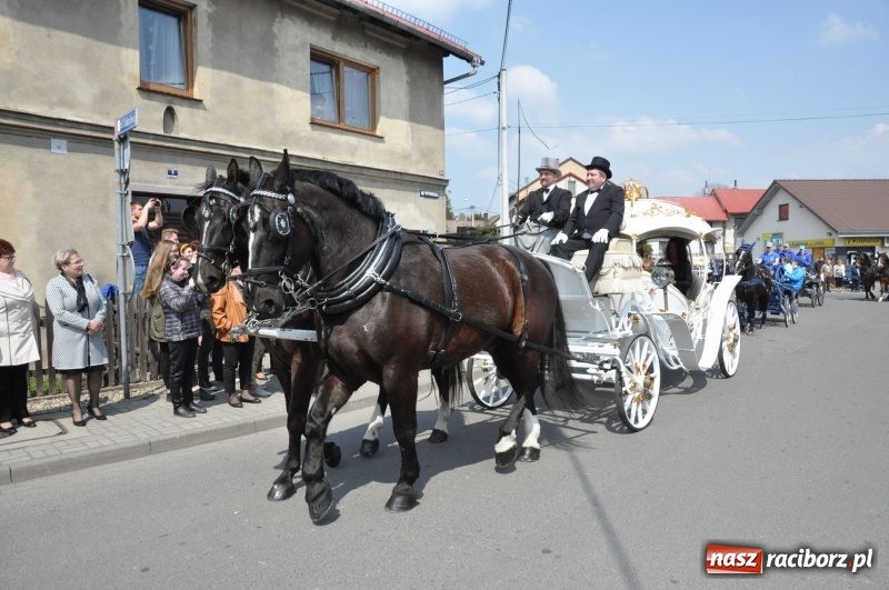 Zdjęcie w galerii na portalu naszraciborz.pl: Procesja konna w Pietrowicach Wielkich z premierem na pokładzie [FOTO i WIDEO] wiadomości z regionu
