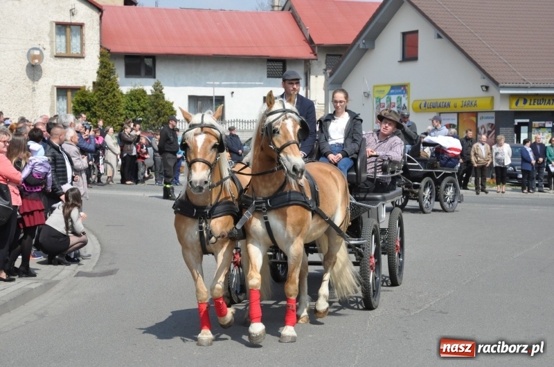 Zdjęcie w galerii na portalu naszraciborz.pl: Procesja konna w Pietrowicach Wielkich z premierem na pokładzie [FOTO i WIDEO] wiadomości z regionu