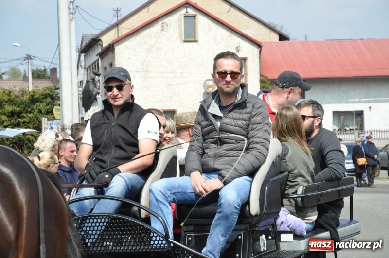 Zdjęcie w galerii na portalu naszraciborz.pl: Procesja konna w Pietrowicach Wielkich z premierem na pokładzie [FOTO i WIDEO] wiadomości z regionu