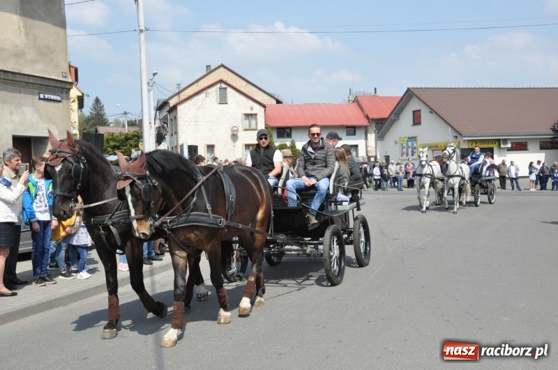 Zdjęcie w galerii na portalu naszraciborz.pl: Procesja konna w Pietrowicach Wielkich z premierem na pokładzie [FOTO i WIDEO] wiadomości z regionu