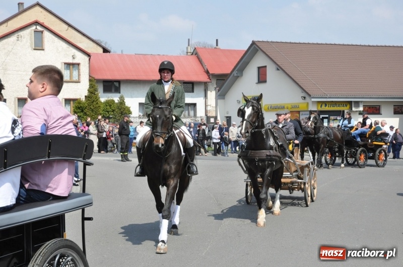 Zdjęcie w galerii na portalu naszraciborz.pl: Procesja konna w Pietrowicach Wielkich z premierem na pokładzie [FOTO i WIDEO] wiadomości z regionu