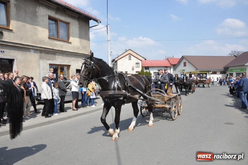 Zdjęcie w galerii na portalu naszraciborz.pl: Procesja konna w Pietrowicach Wielkich z premierem na pokładzie [FOTO i WIDEO] wiadomości z regionu
