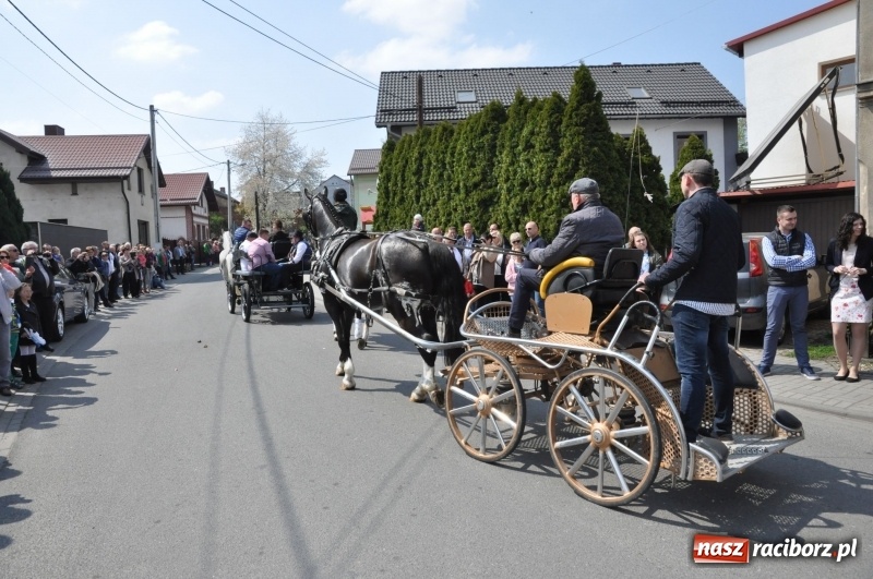Zdjęcie w galerii na portalu naszraciborz.pl: Procesja konna w Pietrowicach Wielkich z premierem na pokładzie [FOTO i WIDEO] wiadomości z regionu