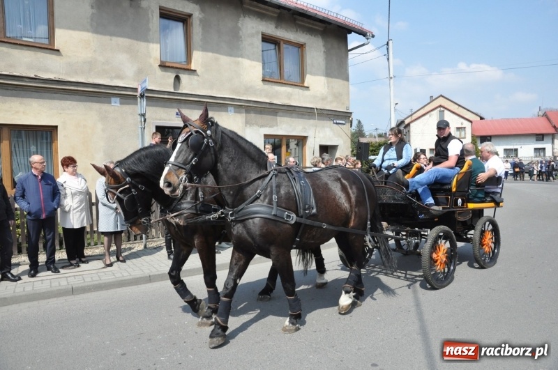 Zdjęcie w galerii na portalu naszraciborz.pl: Procesja konna w Pietrowicach Wielkich z premierem na pokładzie [FOTO i WIDEO] wiadomości z regionu