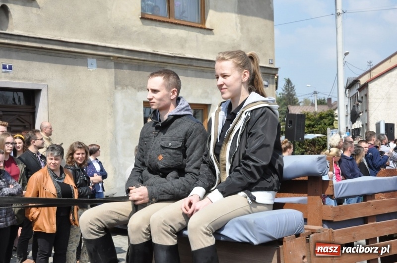 Zdjęcie w galerii na portalu naszraciborz.pl: Procesja konna w Pietrowicach Wielkich z premierem na pokładzie [FOTO i WIDEO] wiadomości z regionu