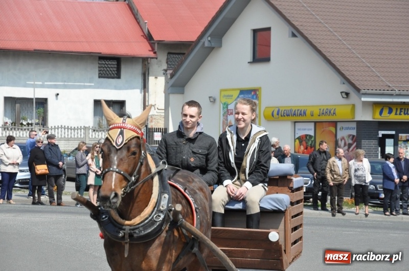 Zdjęcie w galerii na portalu naszraciborz.pl: Procesja konna w Pietrowicach Wielkich z premierem na pokładzie [FOTO i WIDEO] wiadomości z regionu