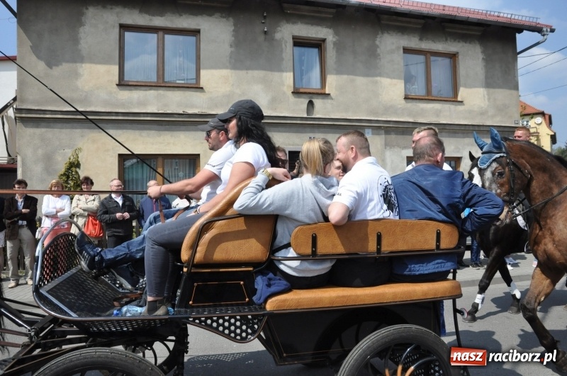 Zdjęcie w galerii na portalu naszraciborz.pl: Procesja konna w Pietrowicach Wielkich z premierem na pokładzie [FOTO i WIDEO] wiadomości z regionu
