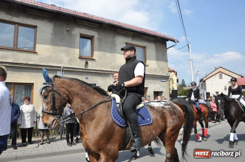 Zdjęcie w galerii na portalu naszraciborz.pl: Procesja konna w Pietrowicach Wielkich z premierem na pokładzie [FOTO i WIDEO] wiadomości z regionu